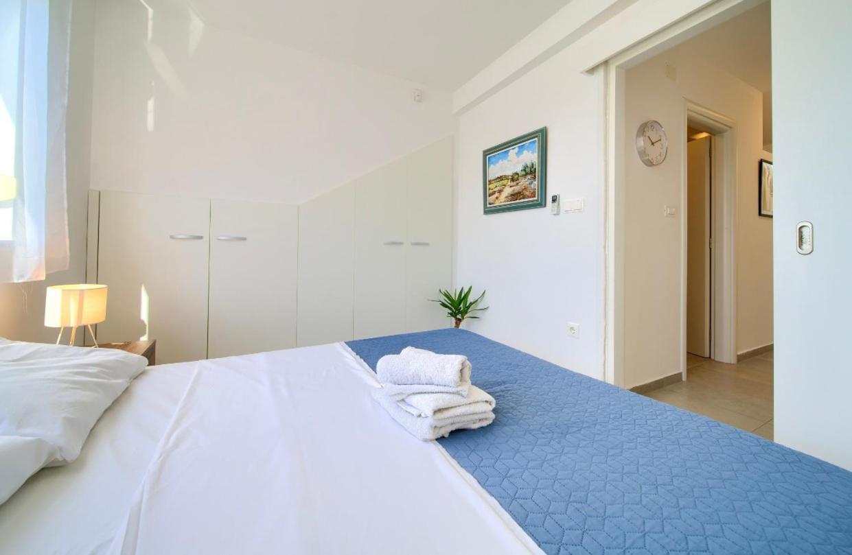 Apartment Sasso Bianco With The Private Pool Njivice Dış mekan fotoğraf