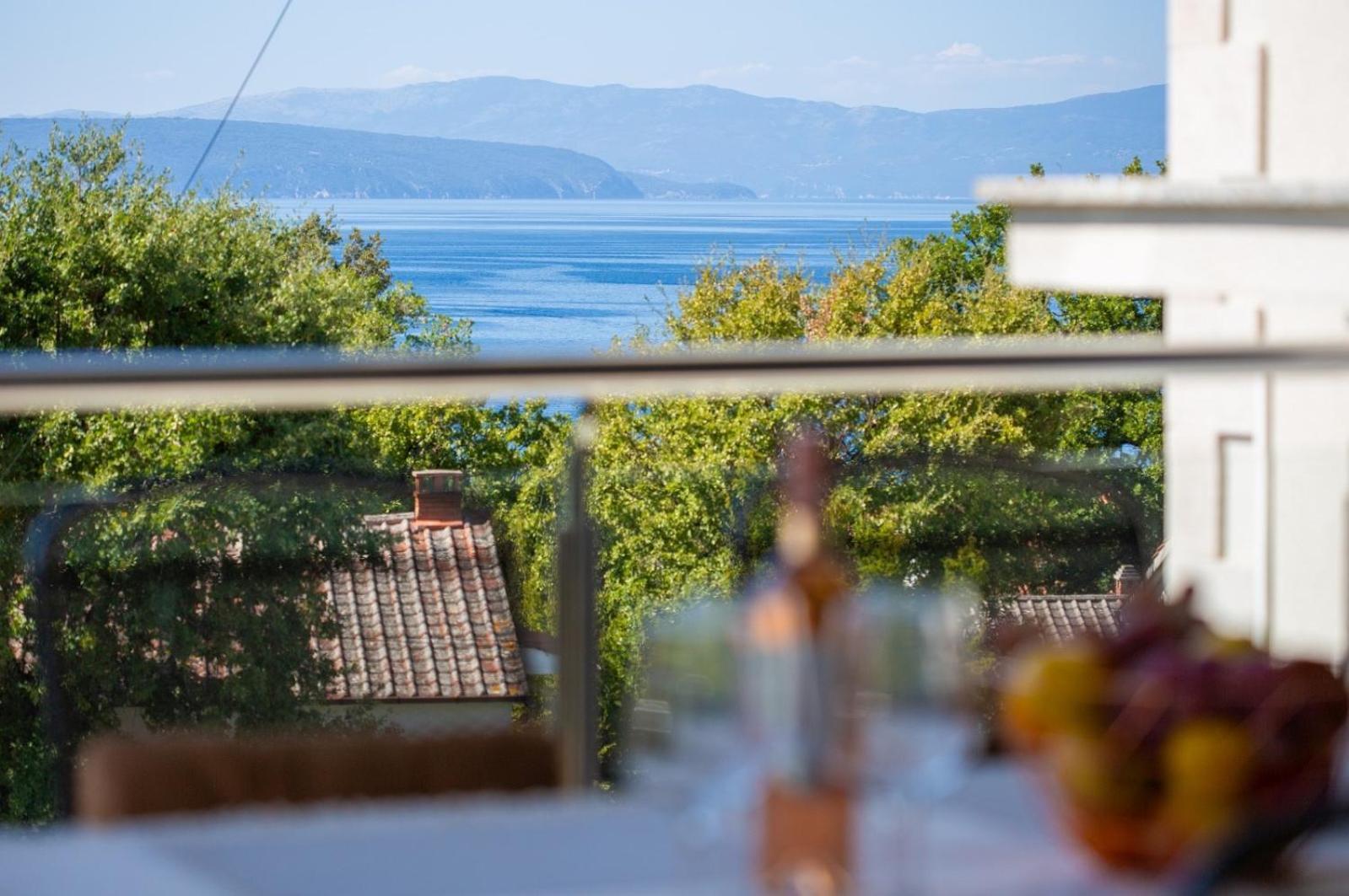 Apartment Sasso Bianco With The Private Pool Njivice Dış mekan fotoğraf