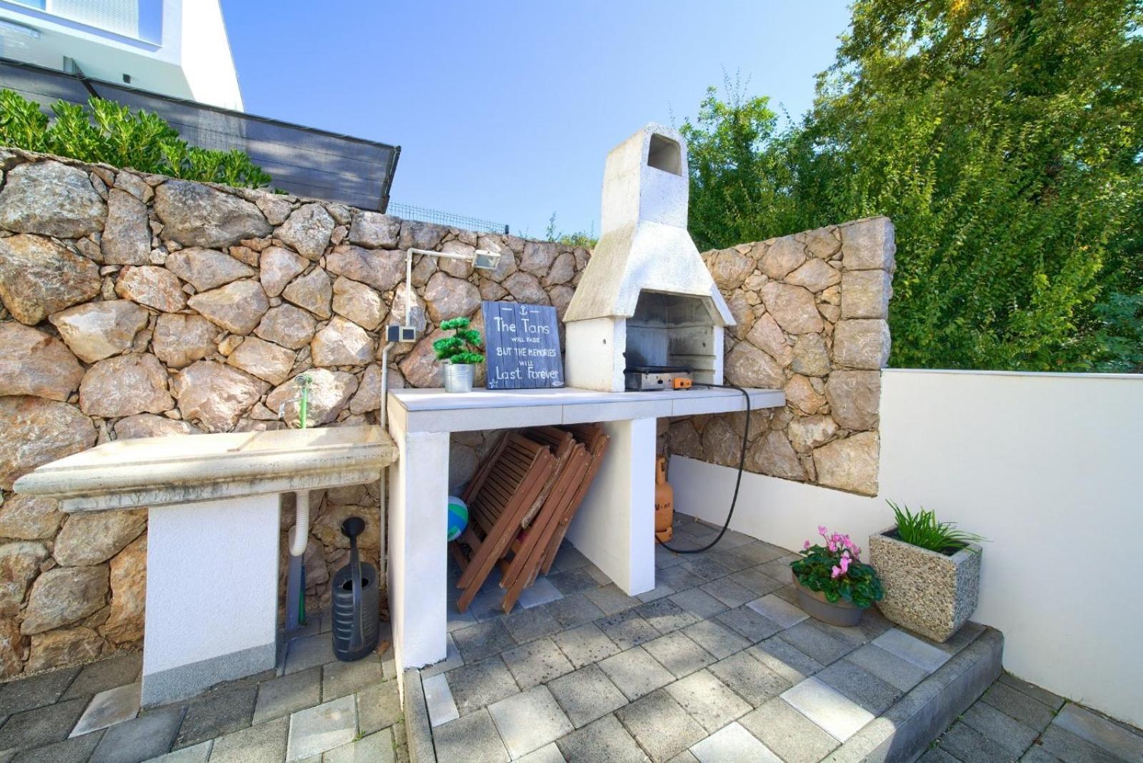 Apartment Sasso Bianco With The Private Pool Njivice Dış mekan fotoğraf